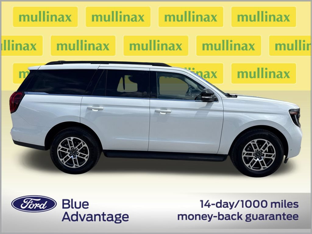 Used 2025 Ford Expedition Active RWD image 2