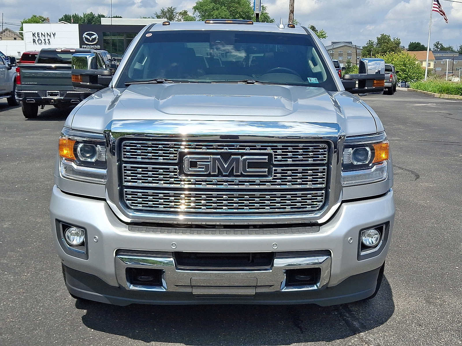 Used 2019 GMC Sierra 2500 Denali w/ Suspension Package, Off-Road AWD/4WD image 2