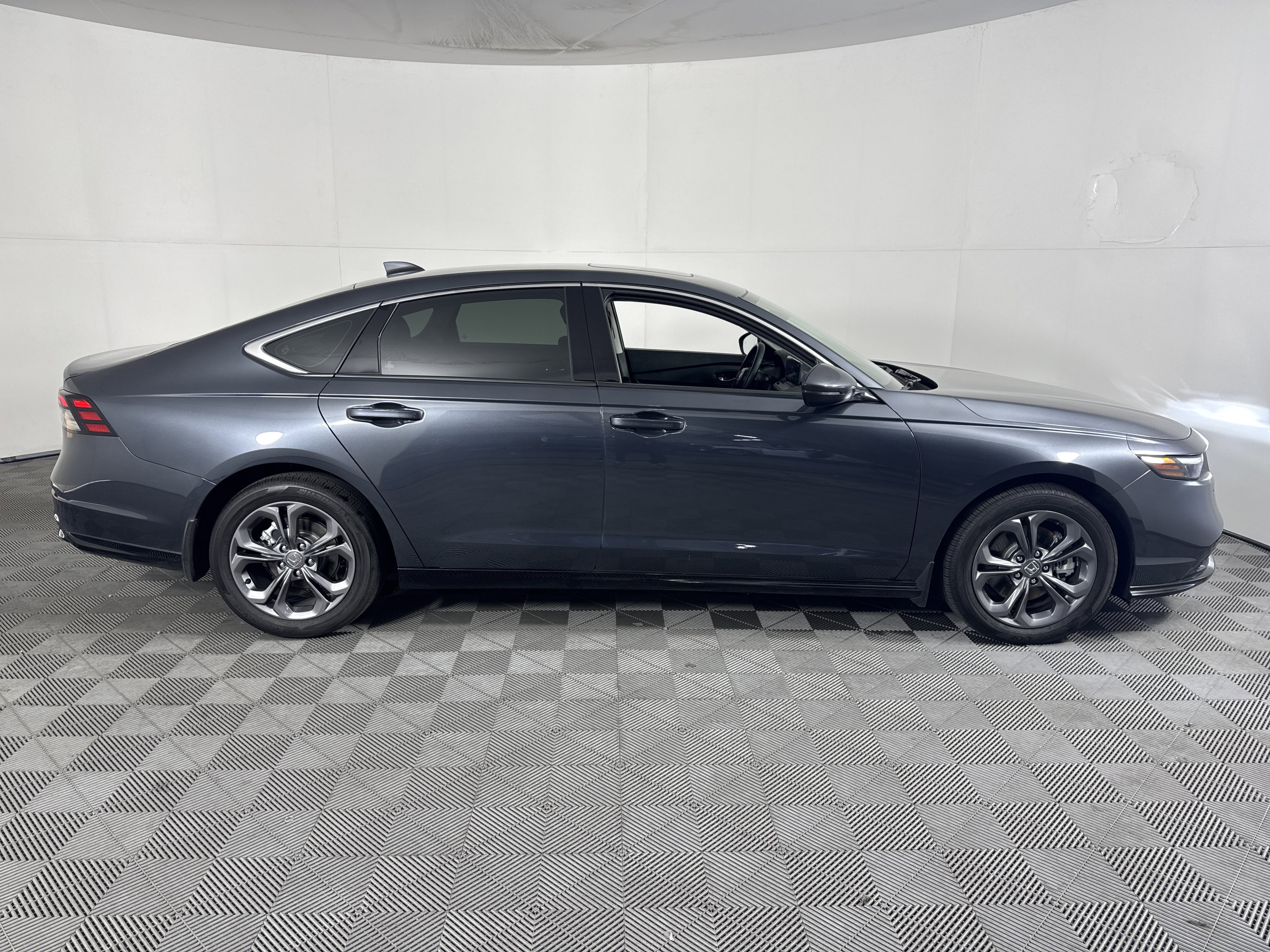 Certified 2025 Honda Accord EX-L image 3