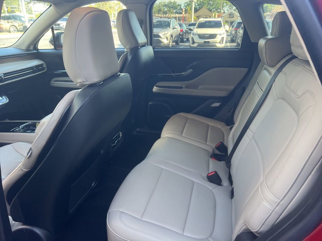 Used 2025 Lincoln Corsair Reserve image 12