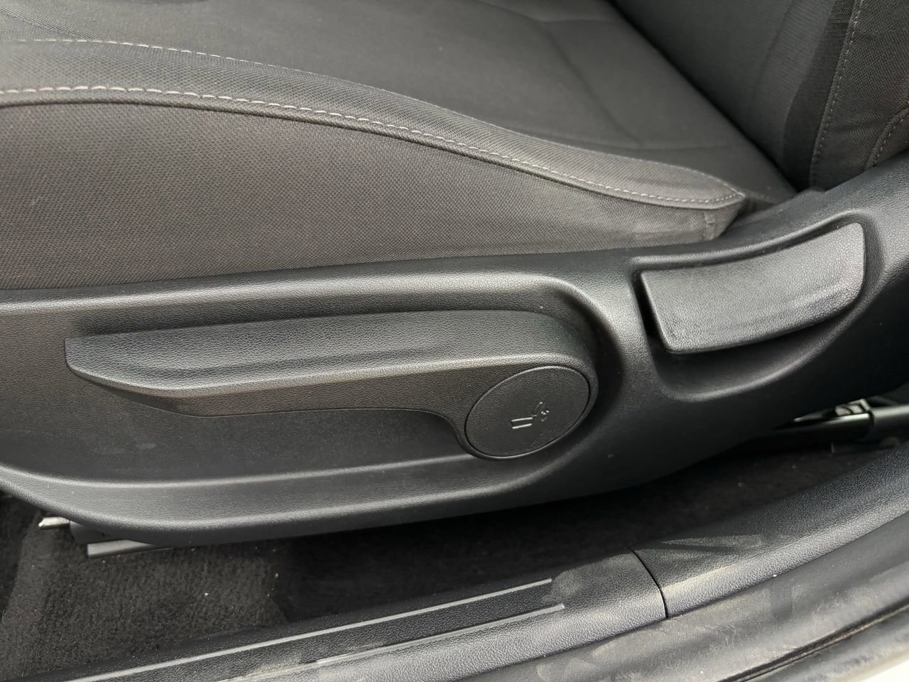 Used 2023 Hyundai Elantra SEL w/ Convenience Package image 26