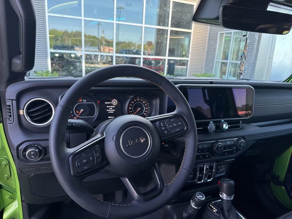 Used 2025 Jeep Gladiator Sport w/ Premium Package image 12