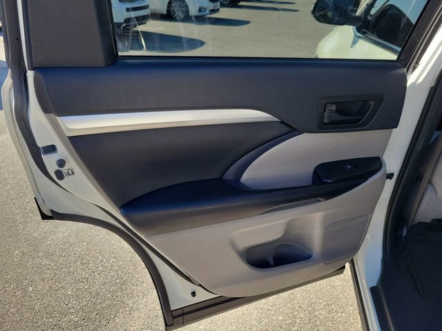 Used 2019 Toyota Highlander Plus AWD/4WD image 30