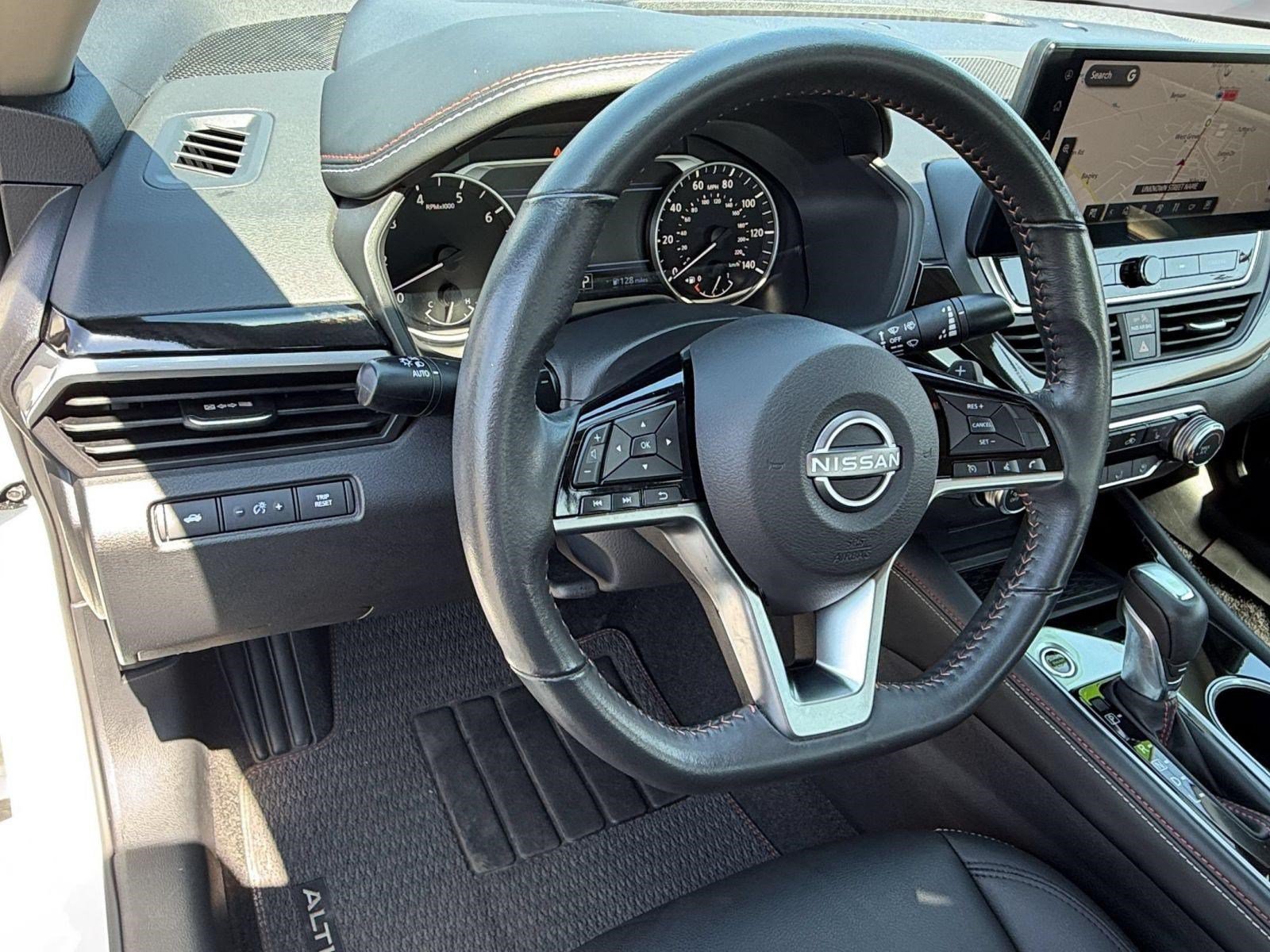 Used 2023 Nissan Altima 2.5 SR w/ SR Premium Package AWD/4WD image 4