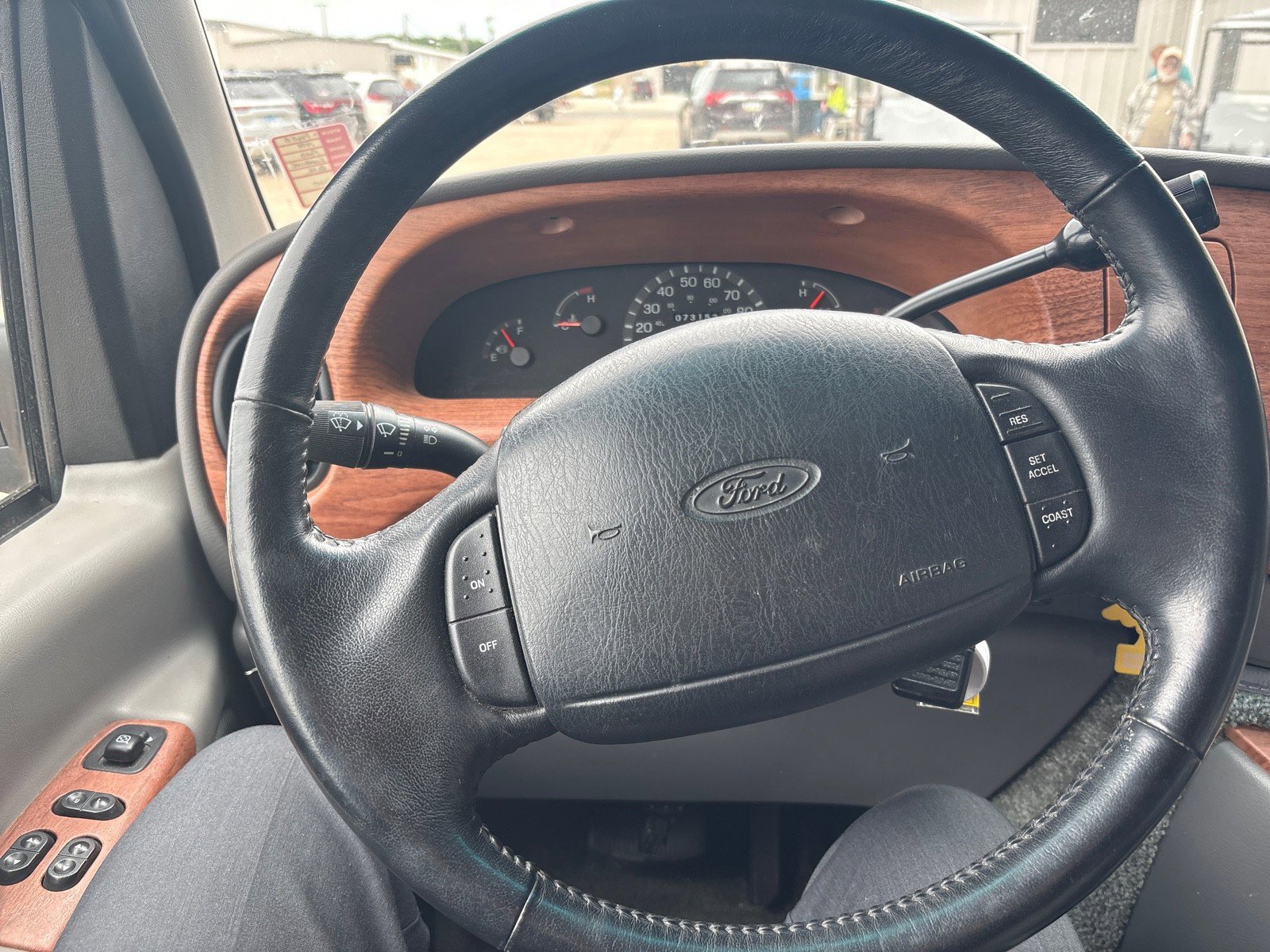 Used 1999 Ford E-150 and Econoline 150 RWD image 9