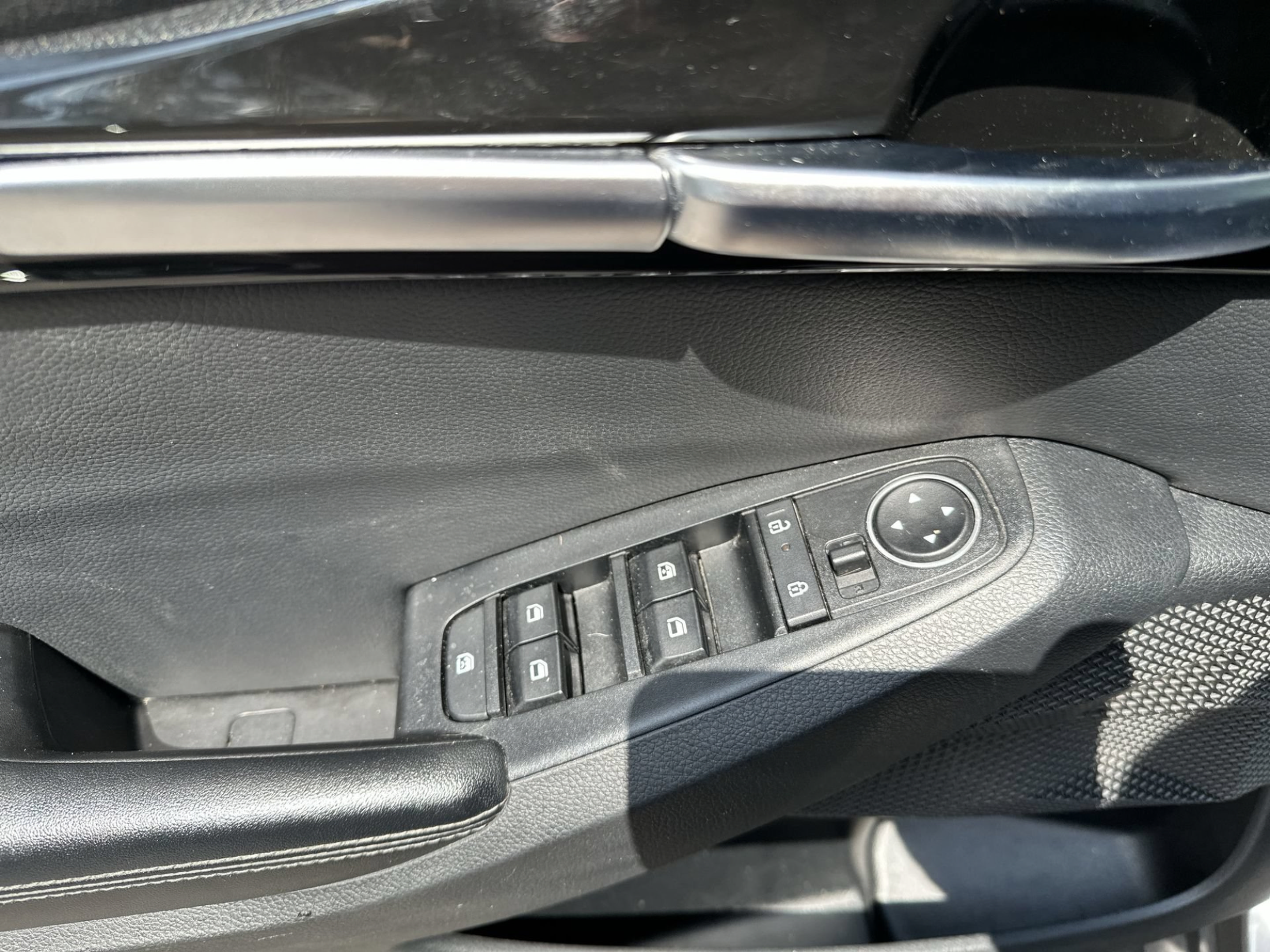 Used 2025 Kia Seltos S FWD image 15