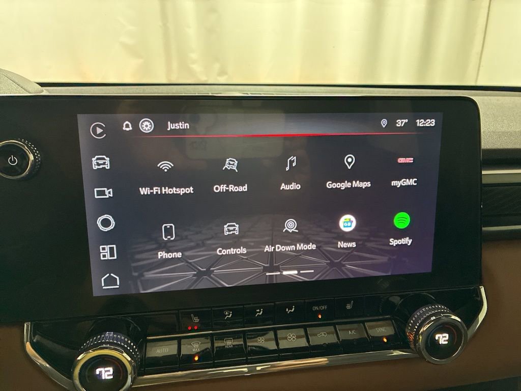 Used 2024 GMC Canyon AT4 w/ Technology Package image 16