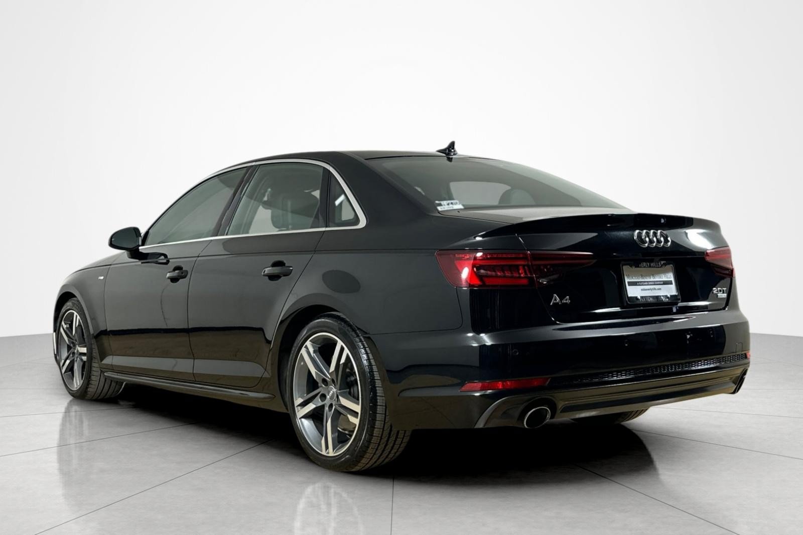 Used 2018 Audi A4 2.0T Ultra Premium Plus w/ Premium Plus Package FWD image 3