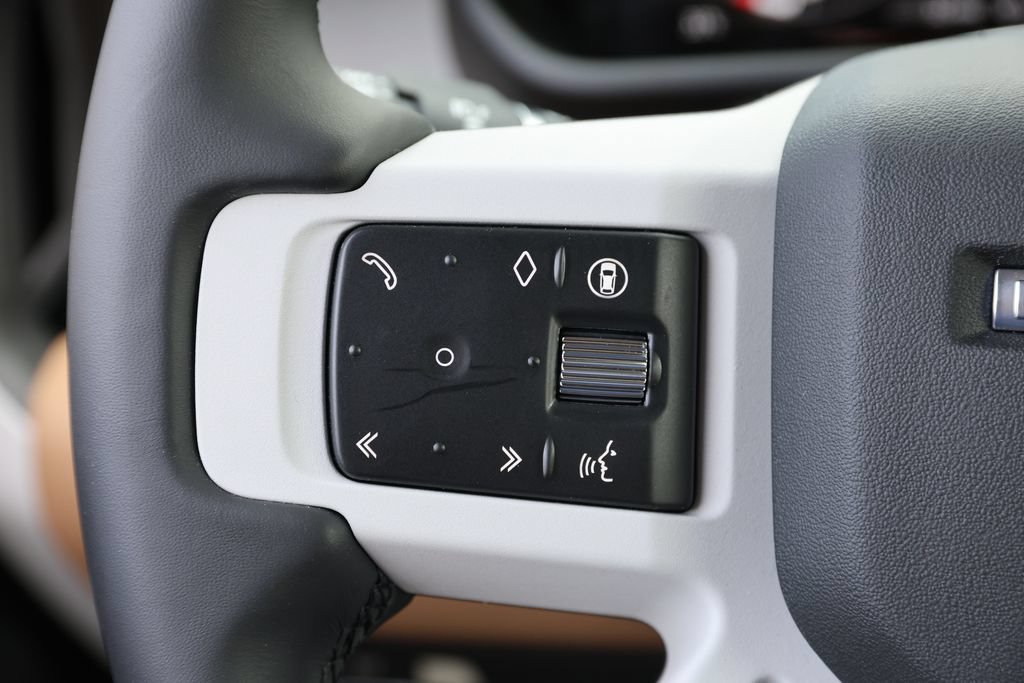 New 2026 Land Rover Defender 130 X-Dynamic SE AWD/4WD image 18