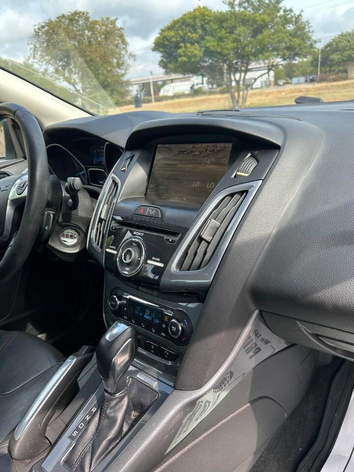 Used 2012 Ford Focus Titanium image 26