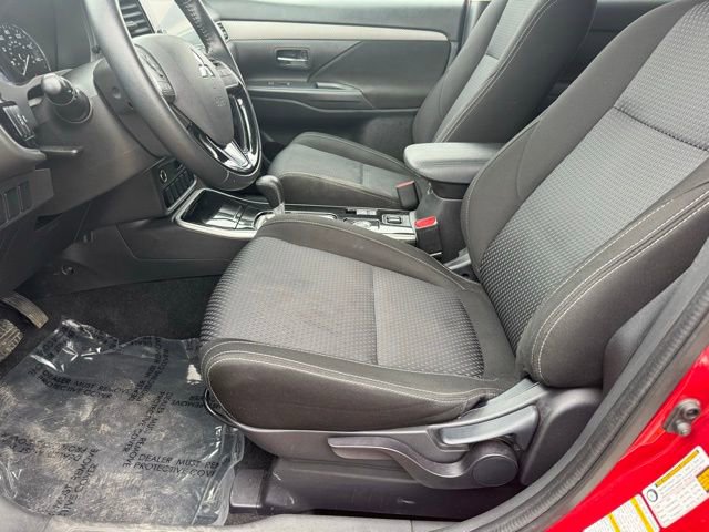 Used 2018 Mitsubishi Outlander SE image 5