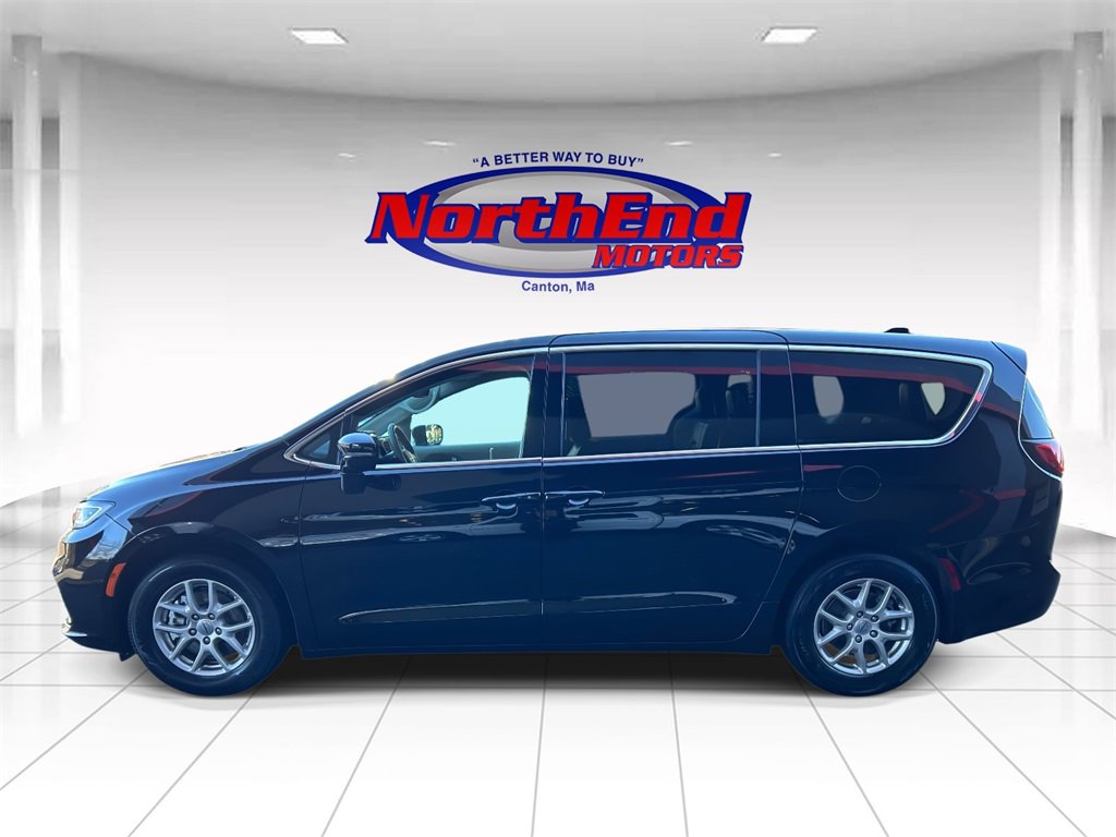 Used 2024 Chrysler Pacifica Touring-L image 6