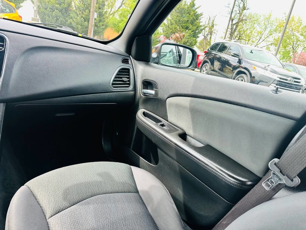 Used 2012 Chrysler 200 Touring FWD image 13