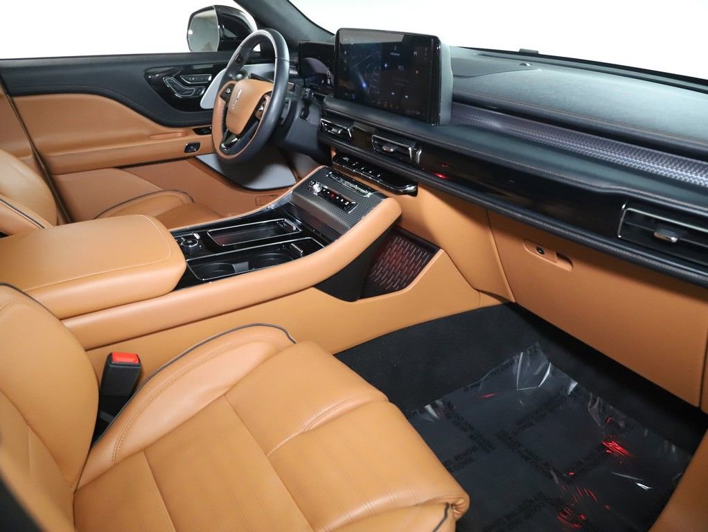 Certified 2025 Lincoln Aviator Black Label image 43