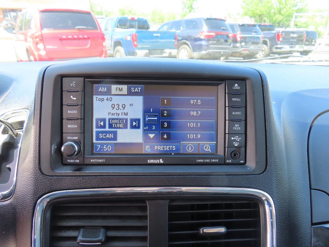 Used 2012 Dodge Grand Caravan Crew w/ Crew Value Pkg FWD image 17