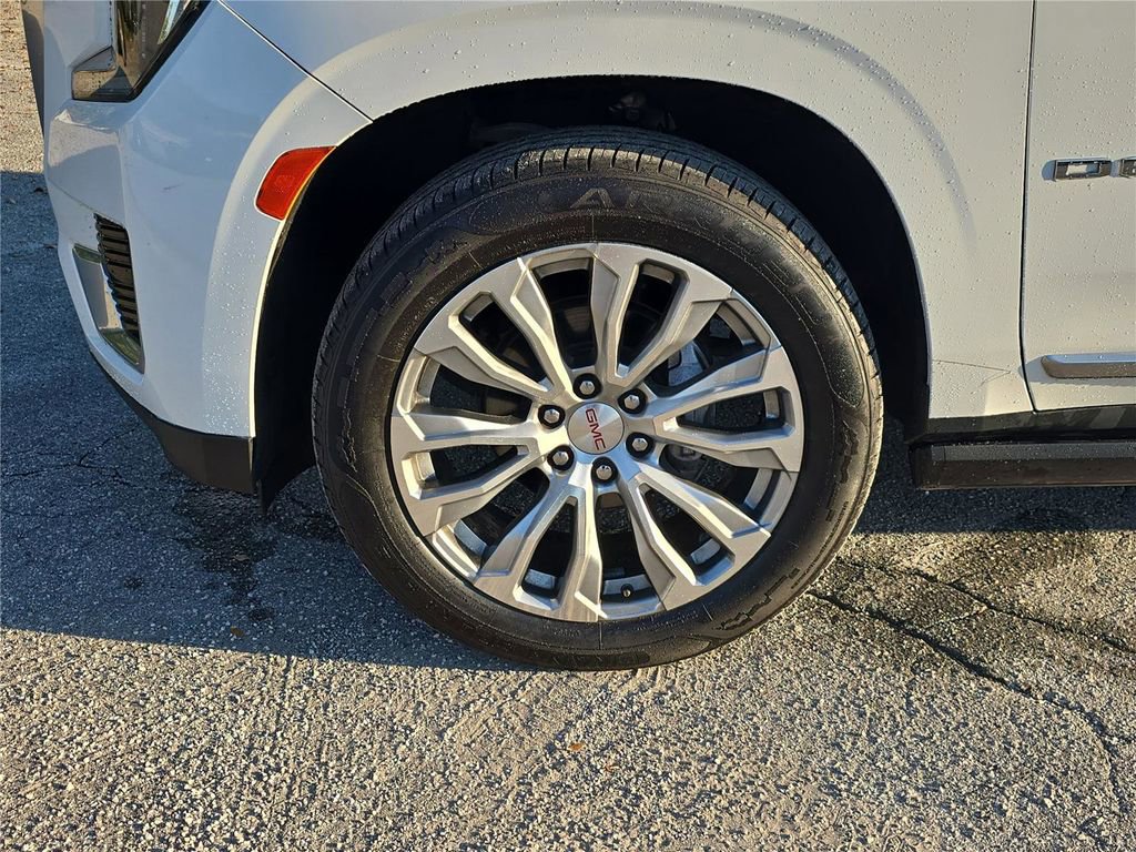 Used 2023 GMC Yukon XL Denali image 7