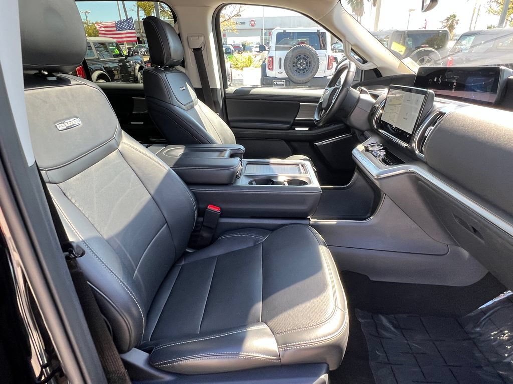 Used 2025 Ford Expedition Platinum w/ Driver's Package AWD/4WD image 17
