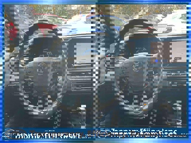 Used 2025 Toyota Camry SE image 14