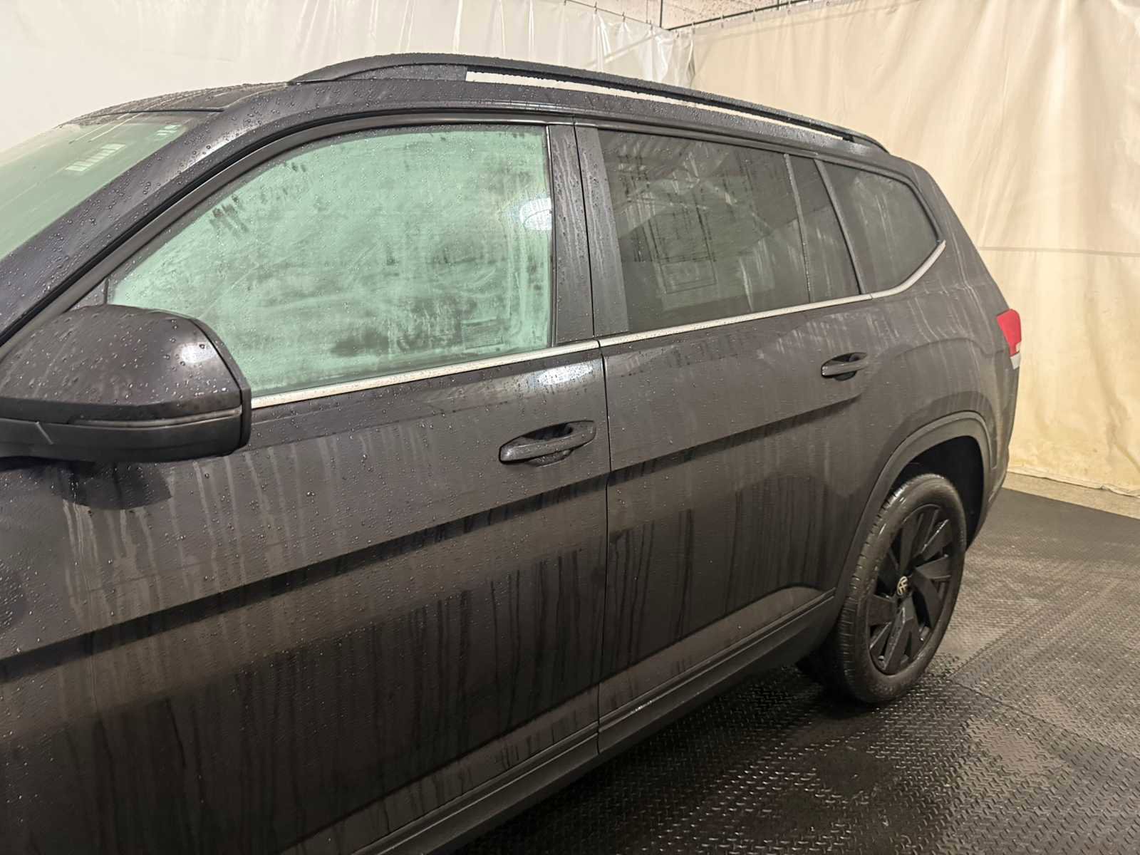 Certified 2025 Volkswagen Atlas SE image 7