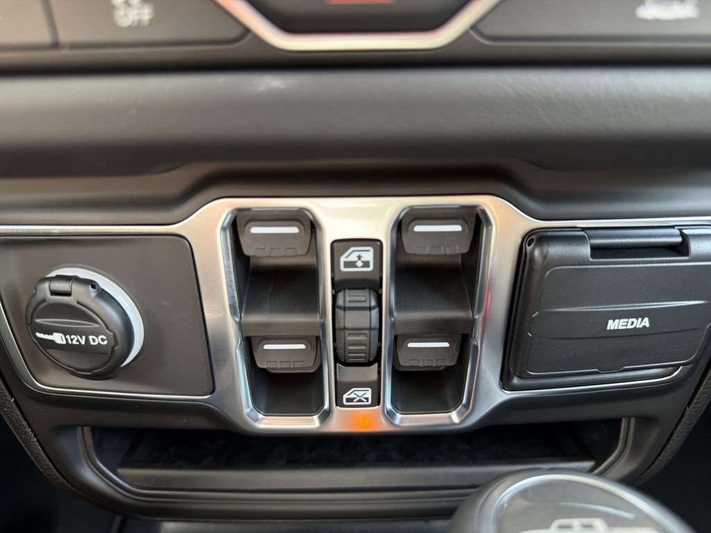 New 2026 Jeep Gladiator Sahara image 30