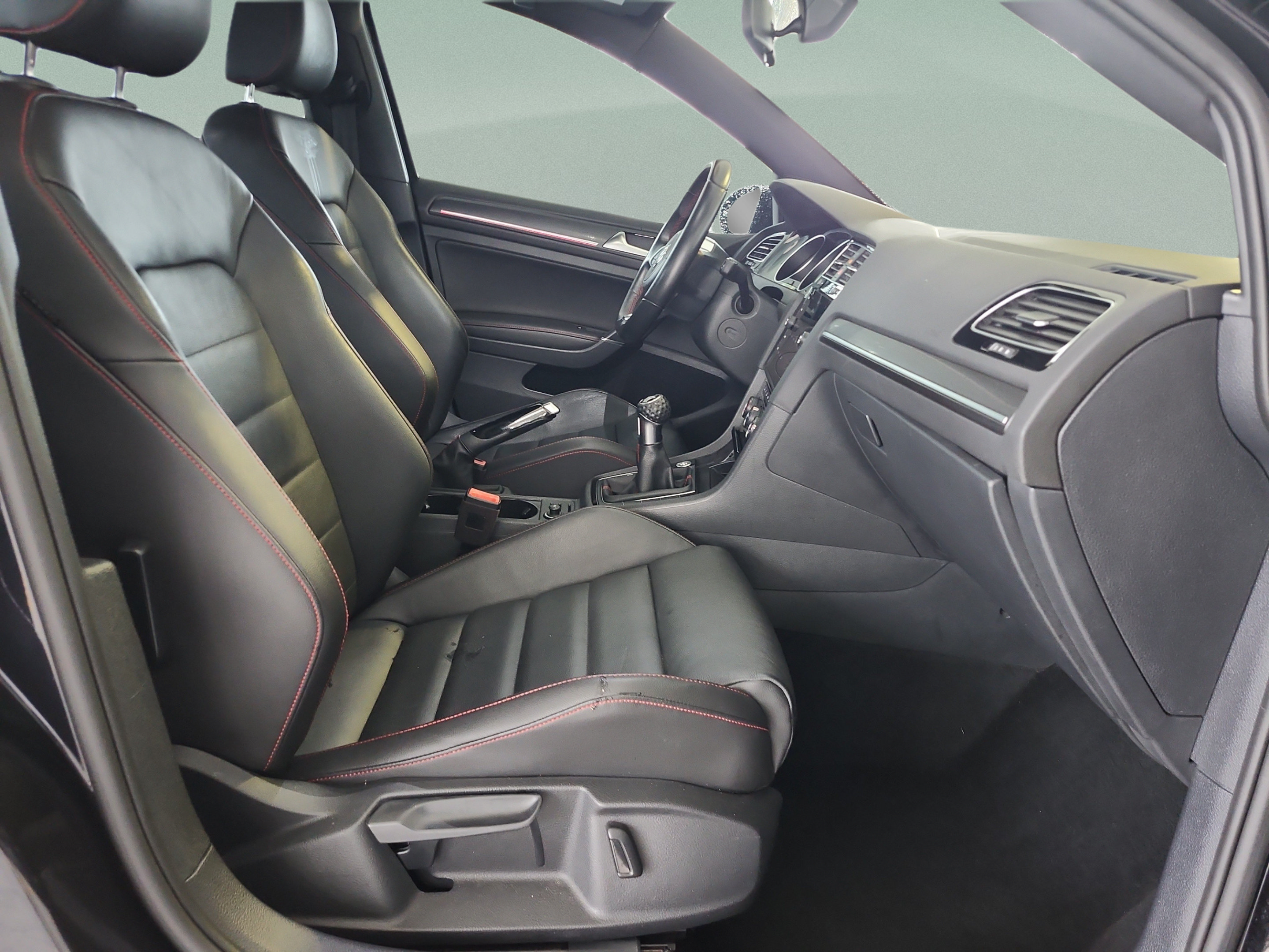 Used 2019 Volkswagen Golf 4-Door FWD image 20