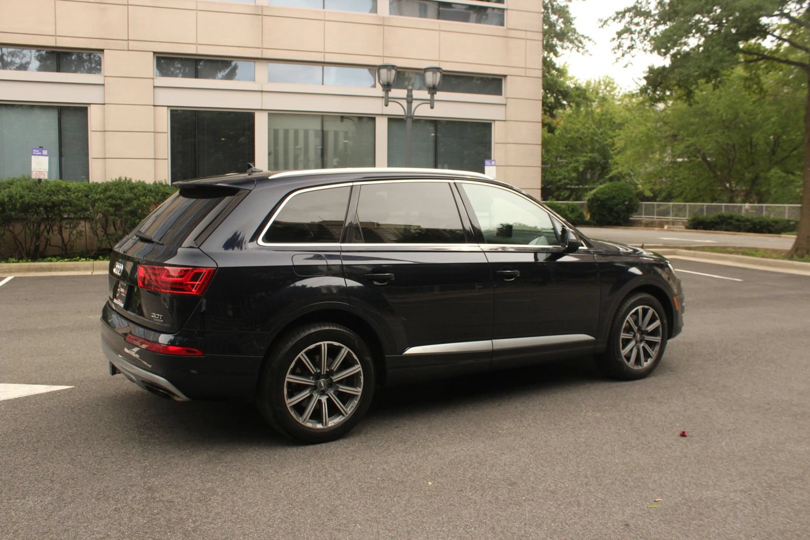 Used 2017 Audi Q7 3.0T Premium Plus w/ Premium Plus Package AWD/4WD image 7