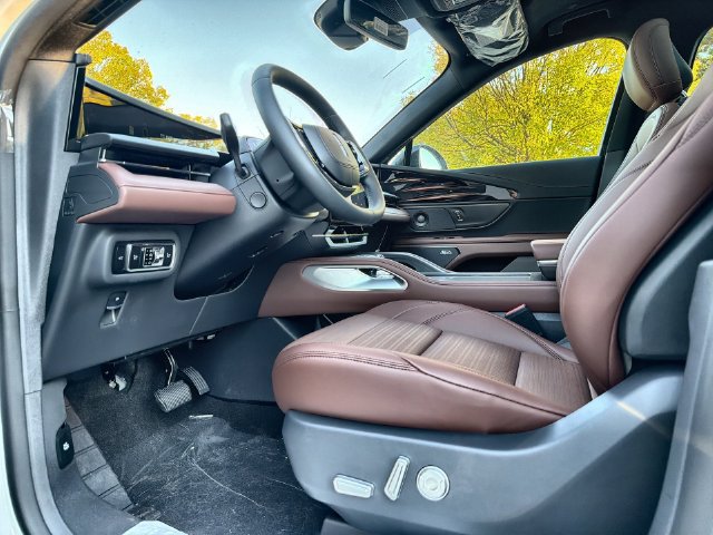New 2026 Lincoln Nautilus Reserve w/ Jet Appearance Package AWD/4WD image 12