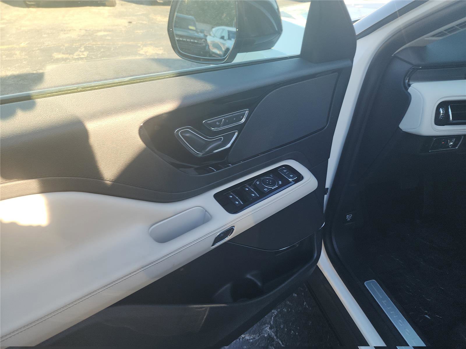 New 2026 Lincoln Aviator 2WD image 12