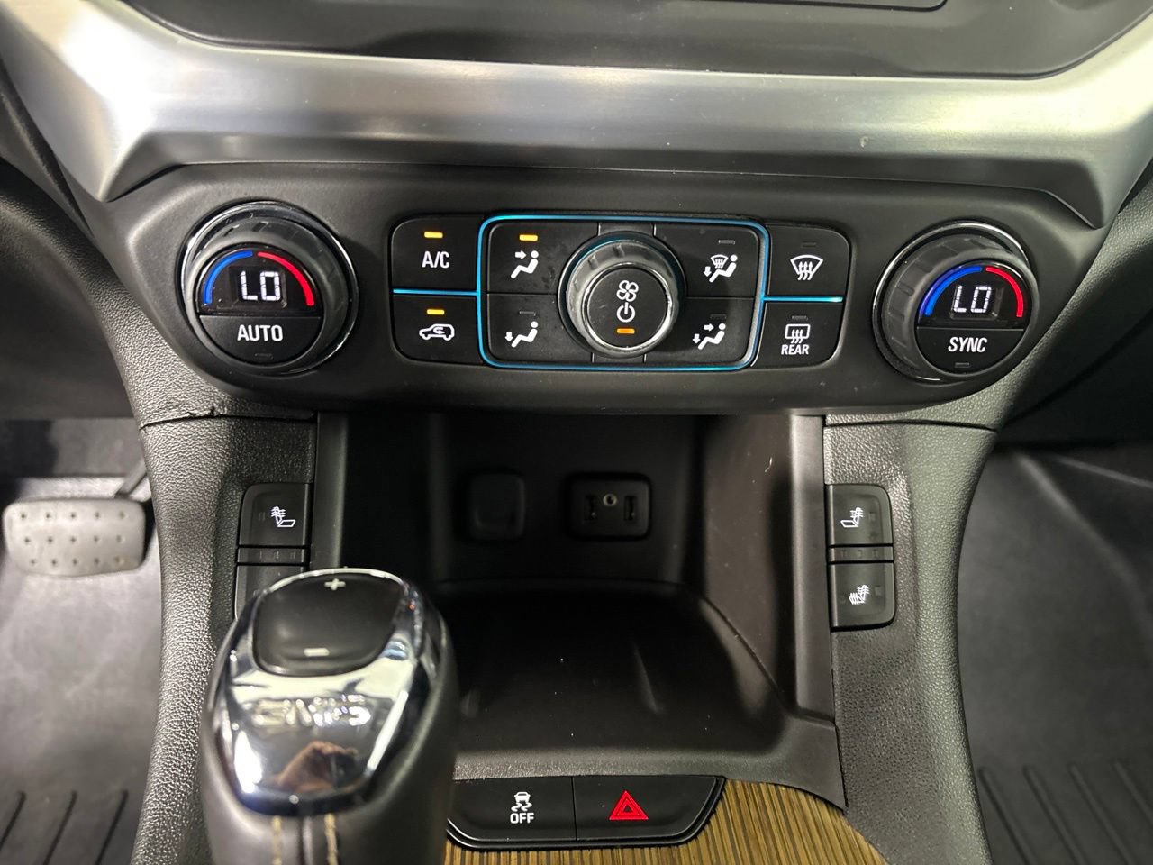 Used 2017 GMC Acadia SLE w/ Driver Alert Package I AWD/4WD image 17