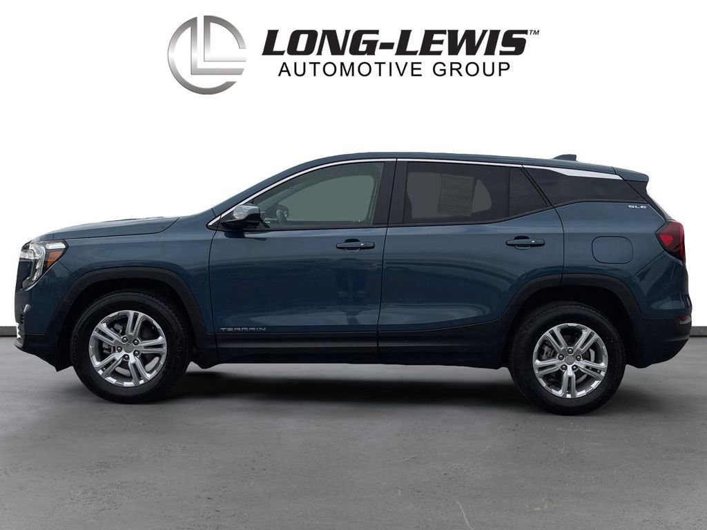 Used 2024 GMC Terrain SLE image 2