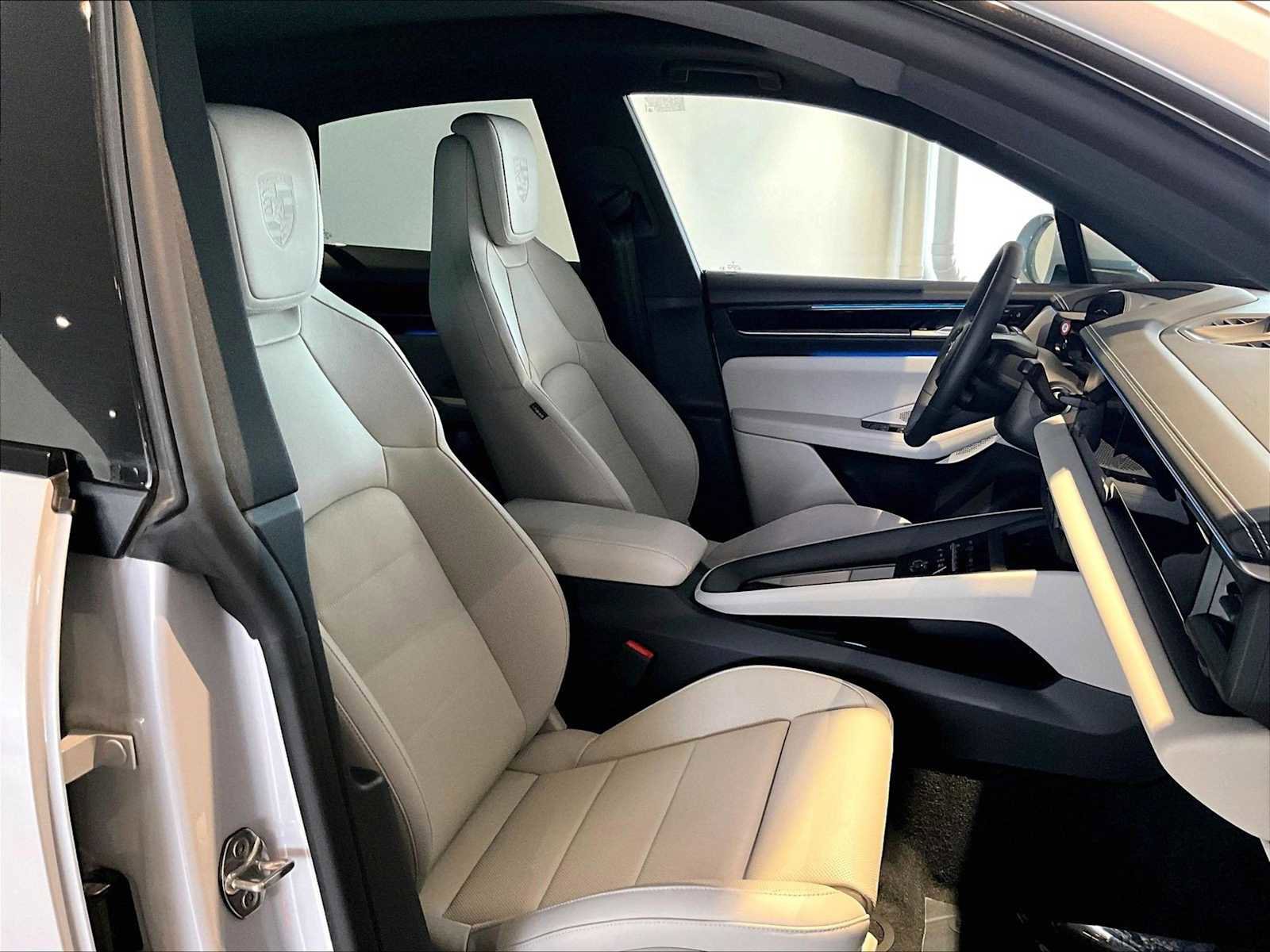 New 2024 Porsche Macan 4 Electric image 19