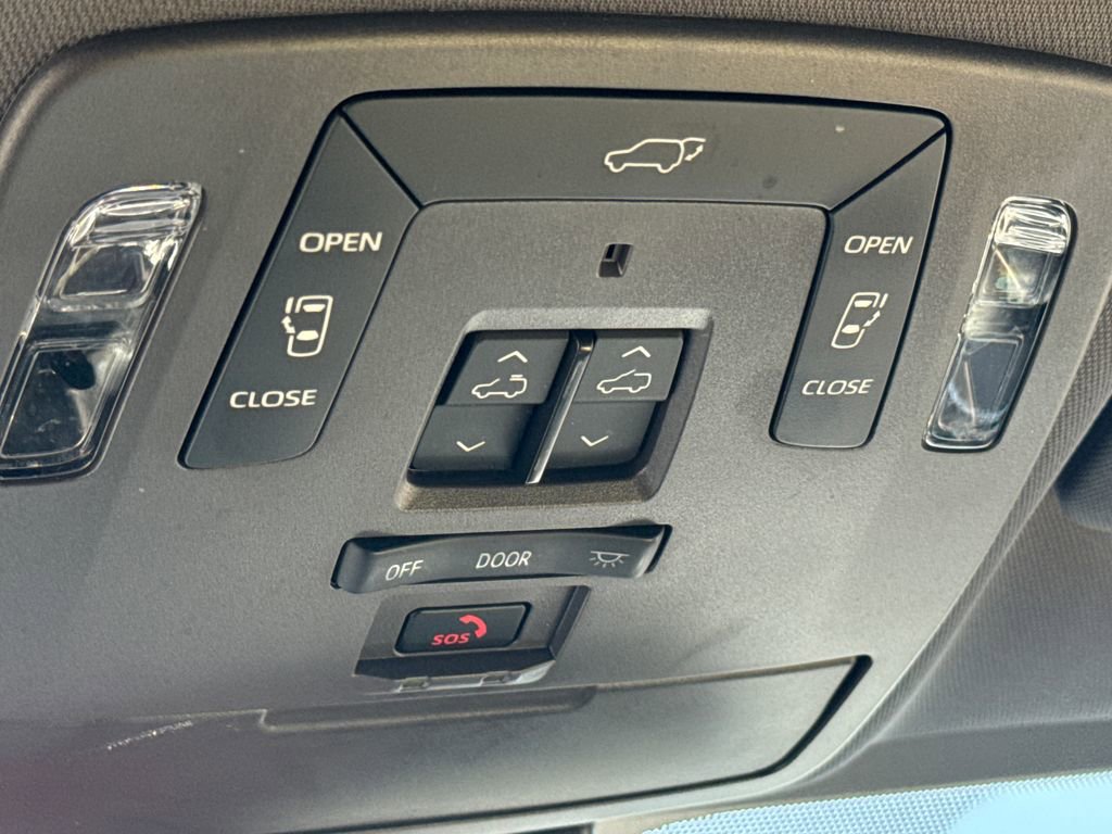 Used 2022 Toyota Sienna Limited AWD/4WD image 32