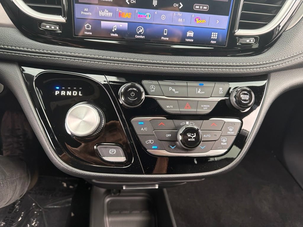 New 2027 Chrysler Pacifica Select AWD/4WD image 26