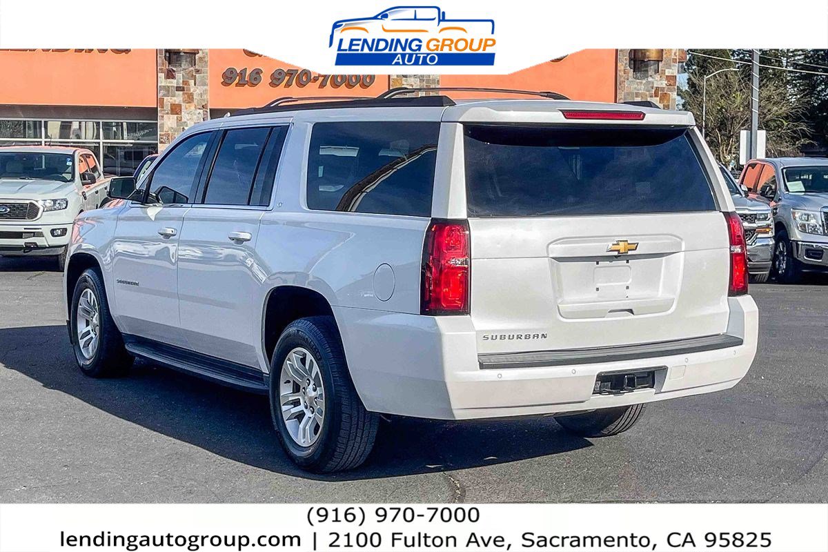 Used 2020 Chevrolet Suburban LT w/ Luxury Package image 2