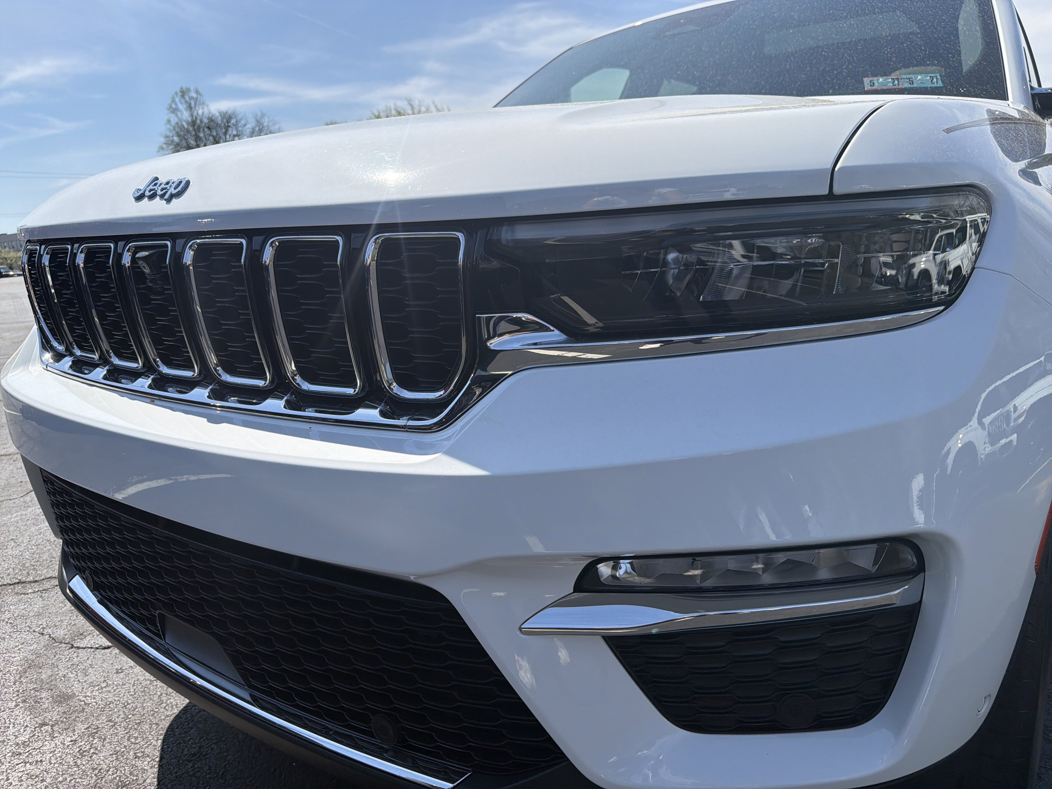 Certified 2022 Jeep Grand Cherokee Limited 4xe w/ Luxury Tech Group II AWD/4WD image 4