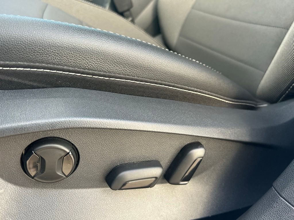 Used 2023 Volkswagen Taos SE w/ Panoramic Sunroof Package image 45