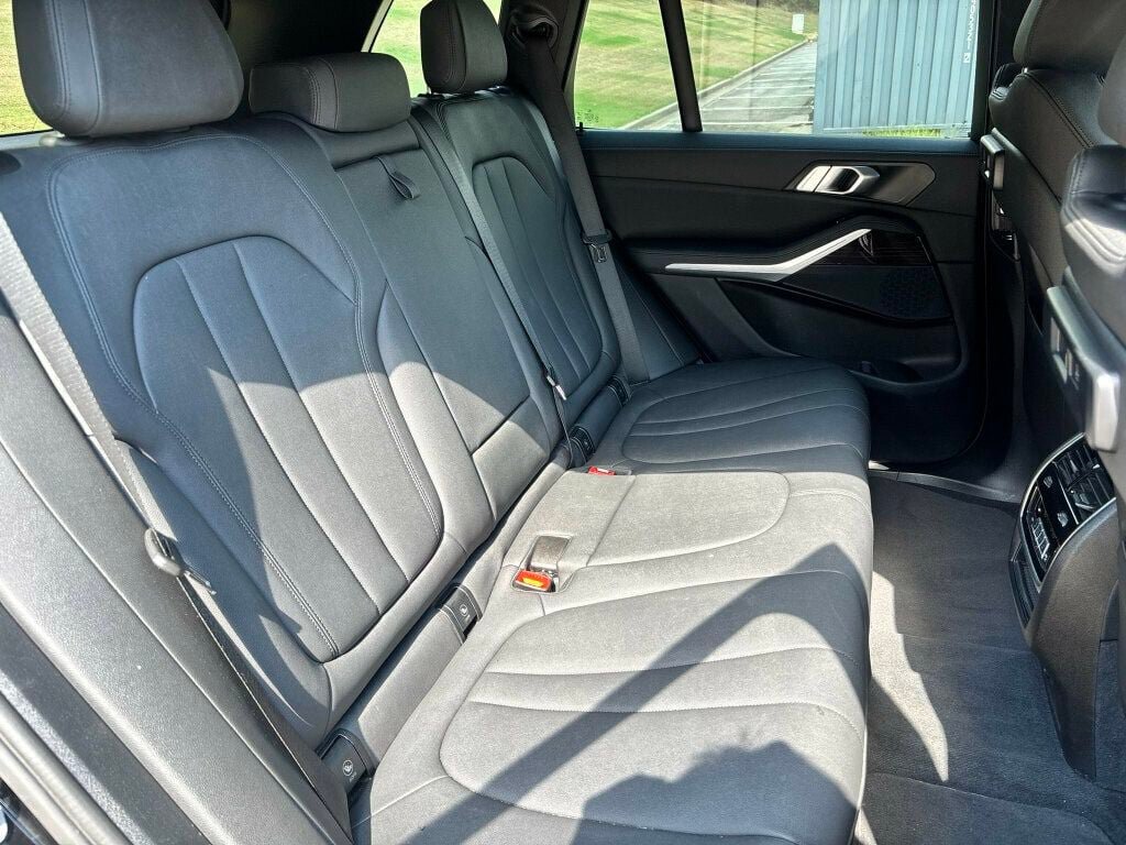 Used 2021 BMW X5 xDrive40i w/ Convenience Package AWD/4WD image 18