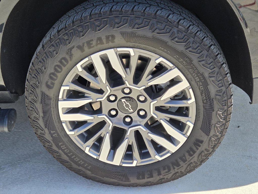 Used 2025 Chevrolet Tahoe Z71 AWD/4WD image 44