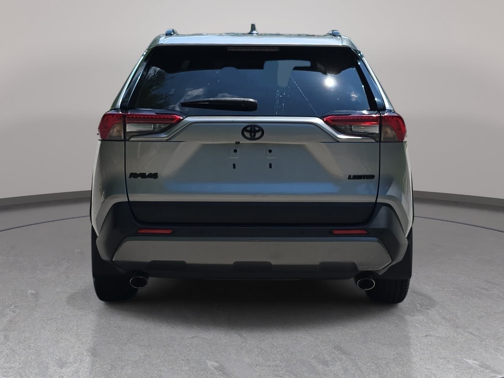 Used 2019 Toyota RAV4 Limited w/ Cold Weather Package FWD image 6