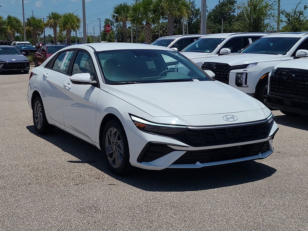 New 2025 Hyundai Elantra Blue image 16