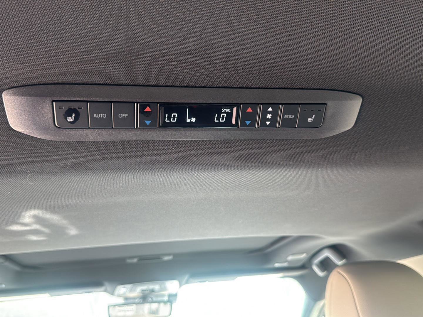 Used 2025 Toyota Sienna Platinum AWD/4WD image 24