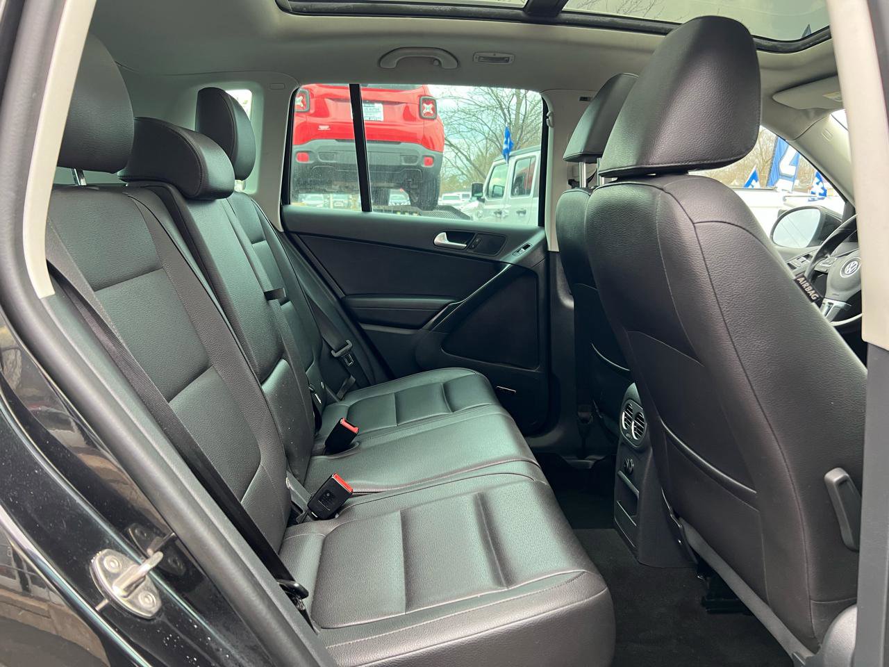 Used 2015 Volkswagen Tiguan SEL AWD/4WD image 14