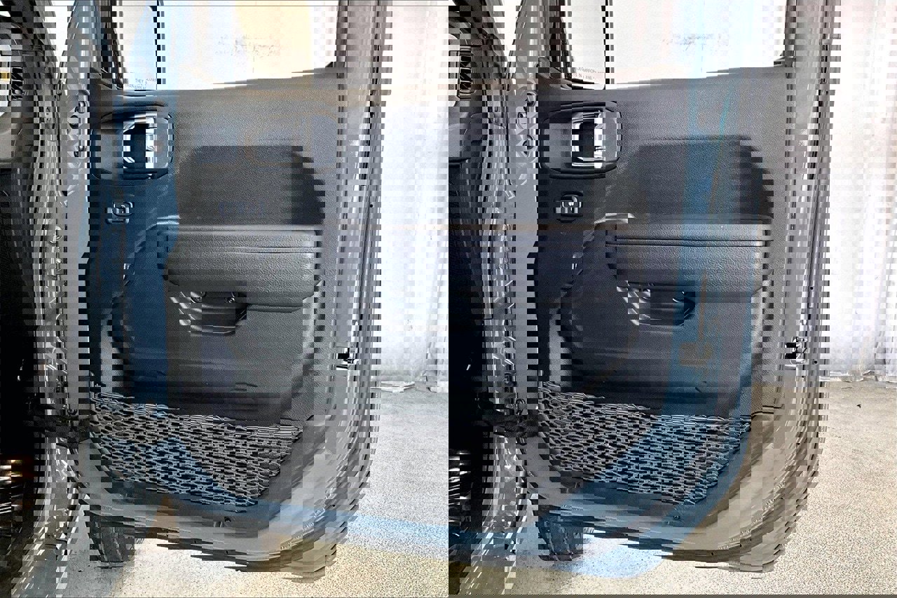 Used 2024 Jeep Wrangler Sport S image 26