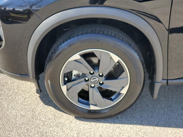 Certified 2025 Nissan Rogue SV image 10