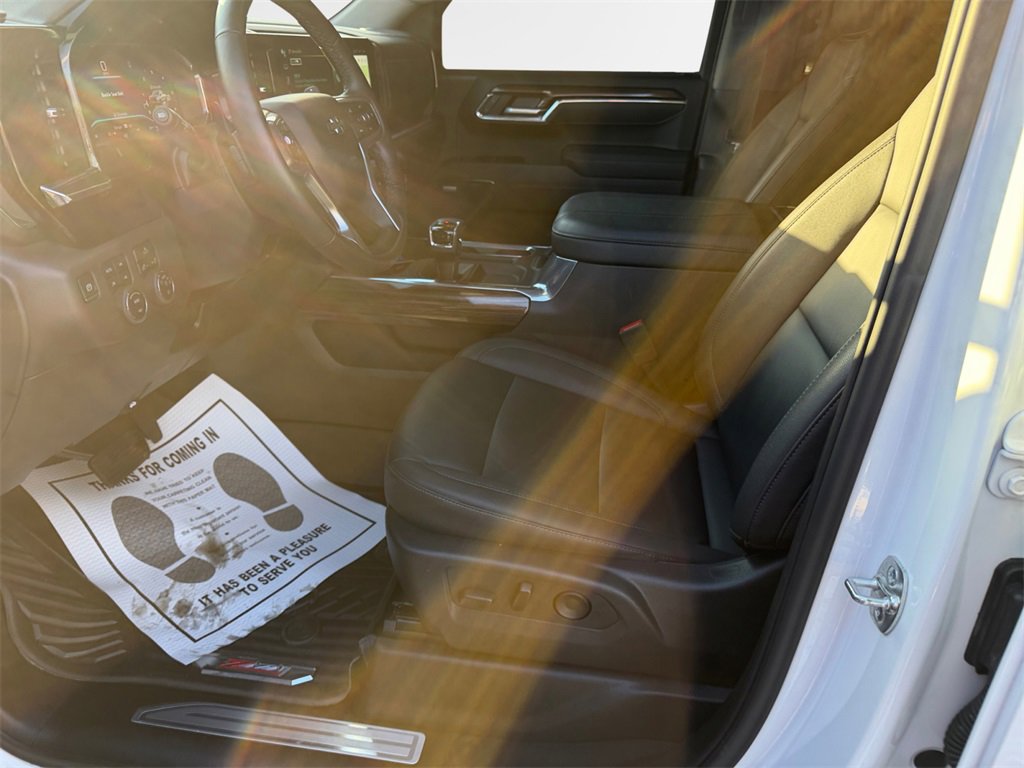 Used 2025 Chevrolet Silverado 1500 LT Trail Boss w/ Convenience Package II image 12