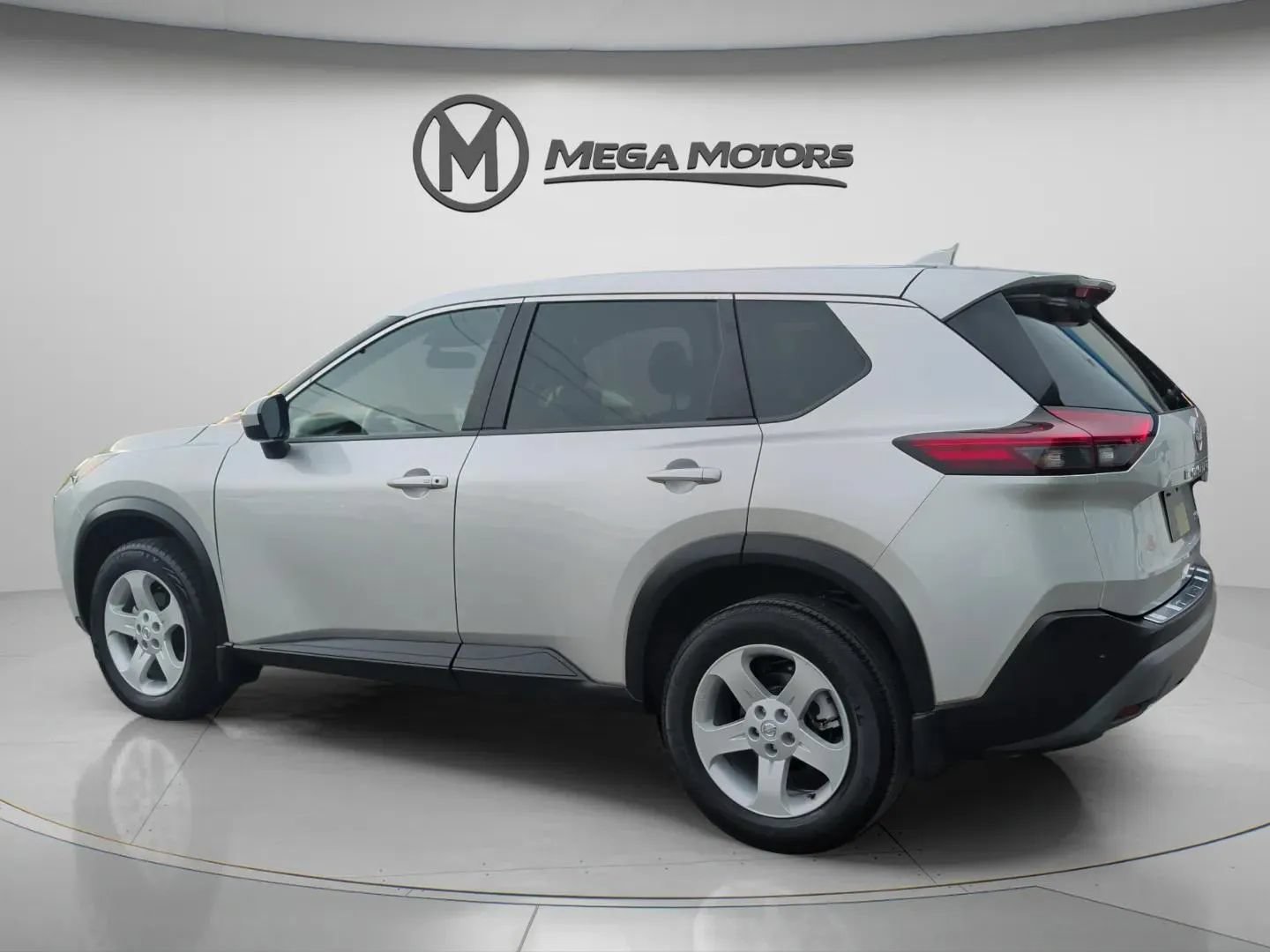 Used 2023 Nissan Rogue SV FWD image 4