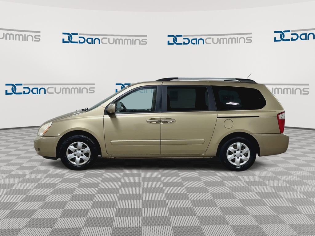 Used 2010 Kia Sedona LX image 5