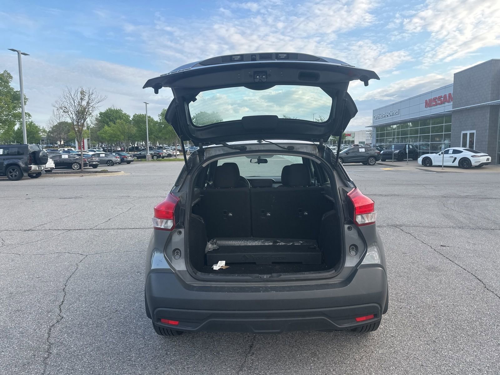 Used 2019 Nissan Kicks SV image 11