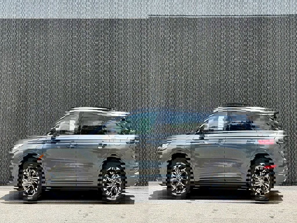 New 2025 Lincoln Corsair Grand Touring image 2