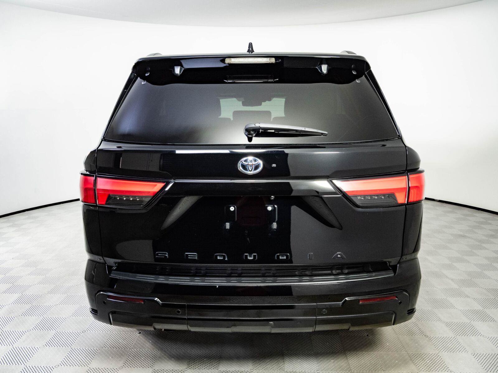 Used 2023 Toyota Sequoia Platinum AWD/4WD image 26